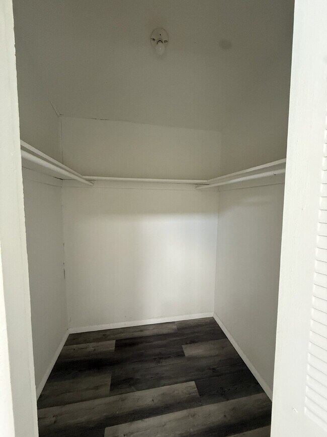 Building Photo - **Move in Special! Inquire now! **Recently...