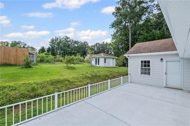 Building Photo - 3535 Stonewall Dr NW