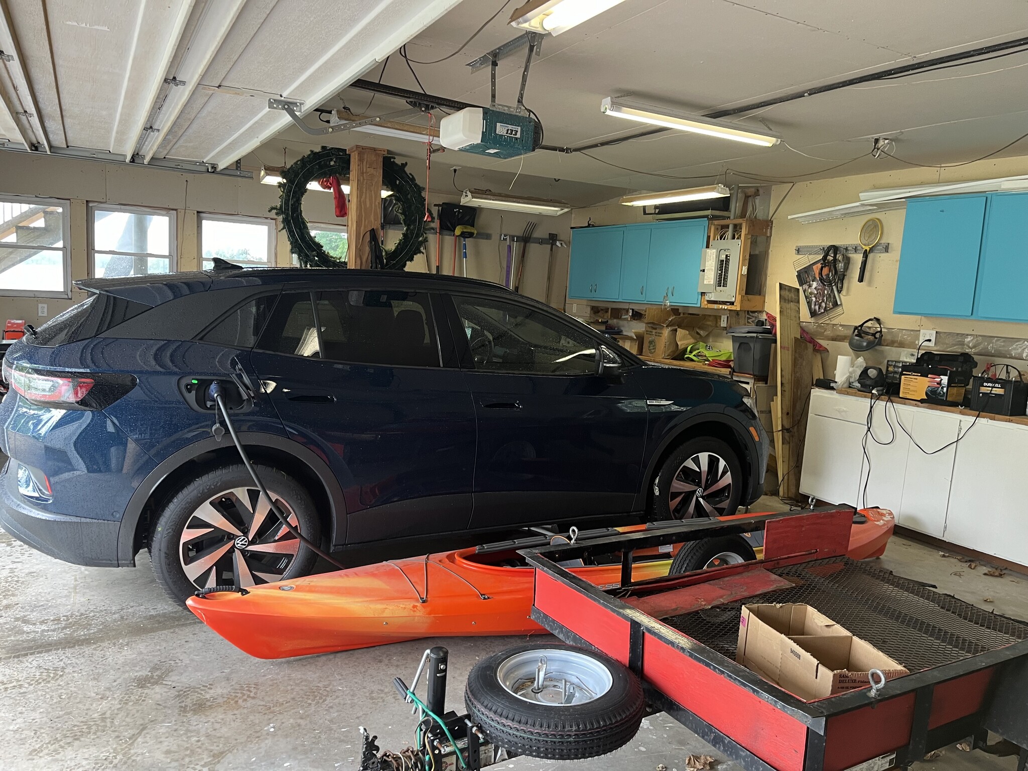 2+ car garage w/ 220 - 335 Water St