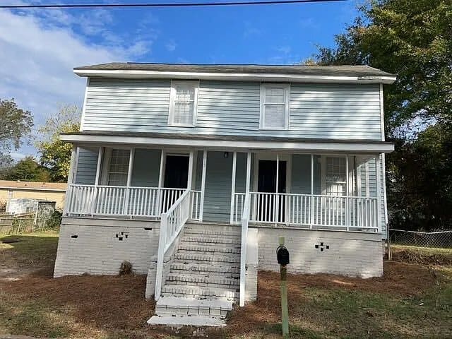 Primary Photo - 615 Arthur St