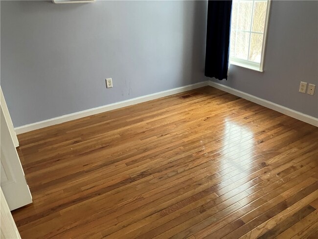 Building Photo - 120 Hummingbird Way