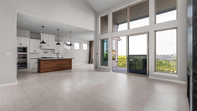 Building Photo - 595 Dayridge Dr