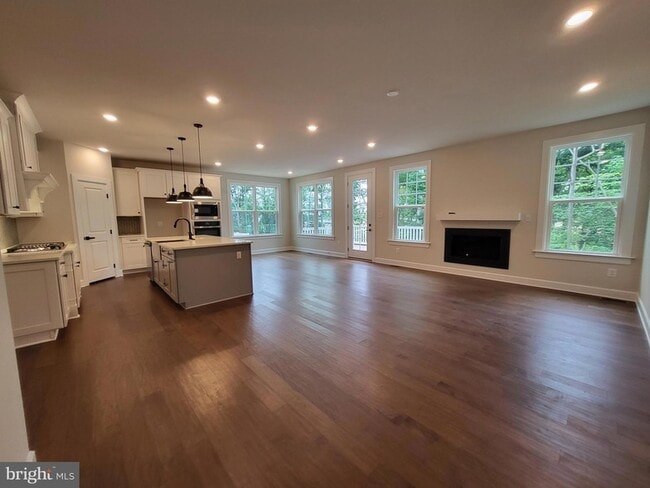 Building Photo - 1617 Phillips Dr
