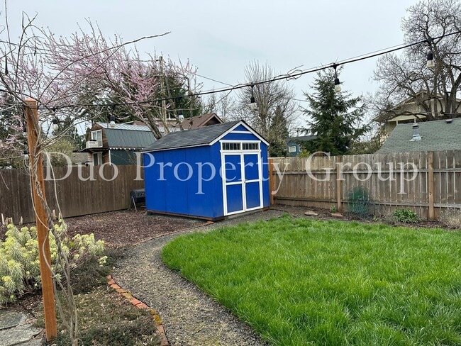 Building Photo - Charming Washburne Home