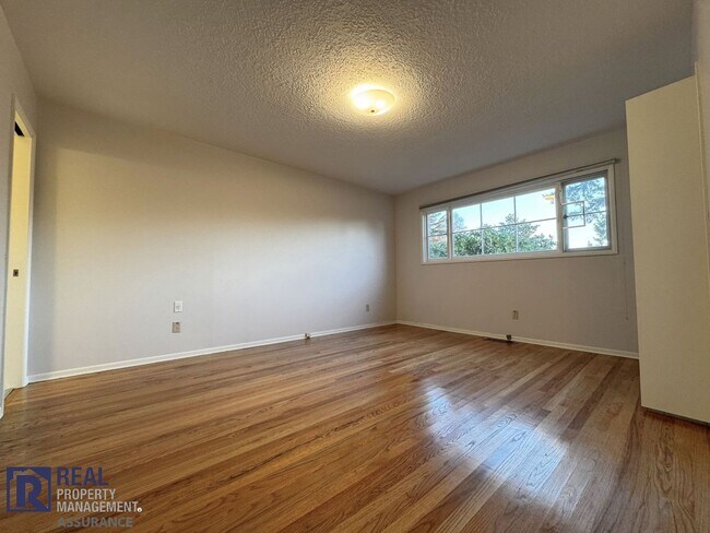 Building Photo - Charming 4 bedroom Rambler!