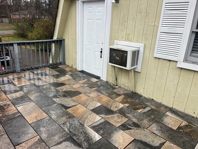 Building Photo - "Charming 1-Bedroom Retreat in Nashville – Cozy 720 sq. ft. Haven!"