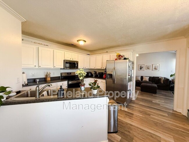 Building Photo - 301 Buckeye Dr