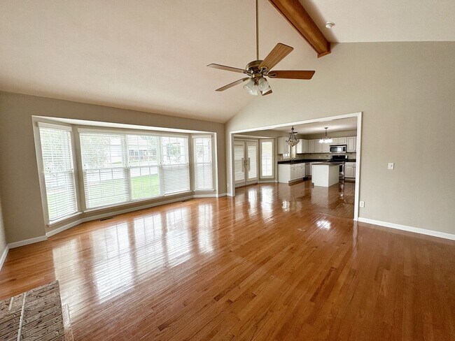 Building Photo - 6 Savannah Hill Dr