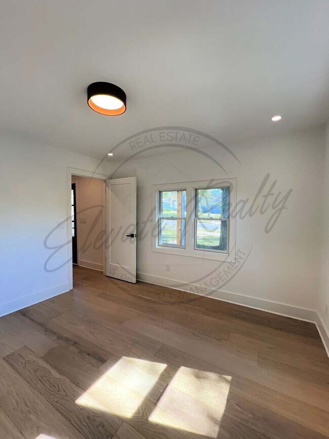 Building Photo - Modern Elegance in the Heart of Nashville ...