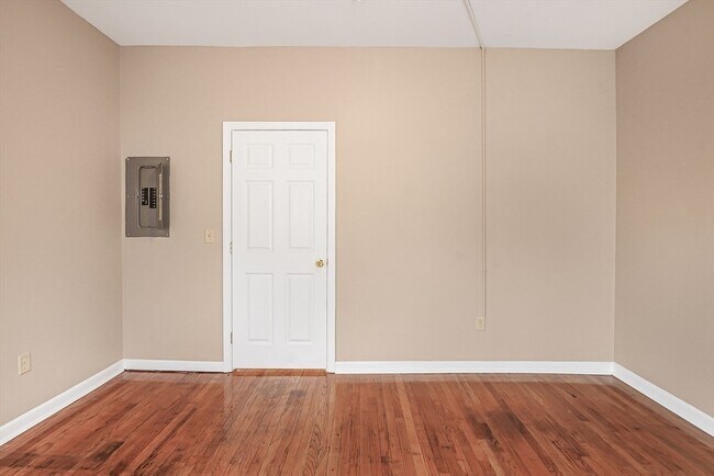 Building Photo - 12 Franklin Ave