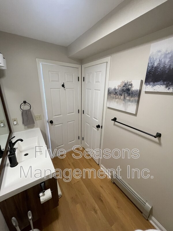 Building Photo - 352 Hildred Dr