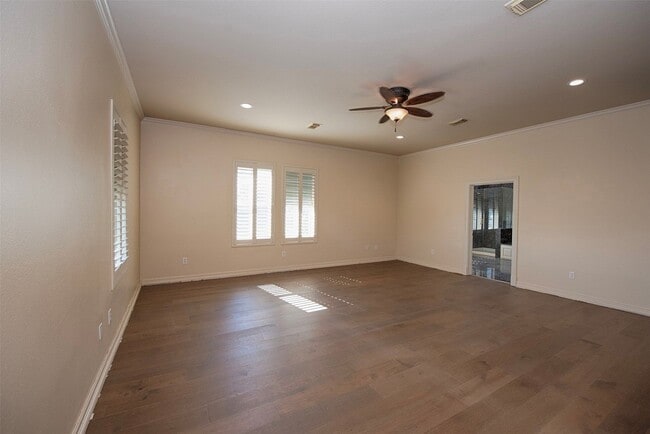 Building Photo - 2293 E Bayshore Dr