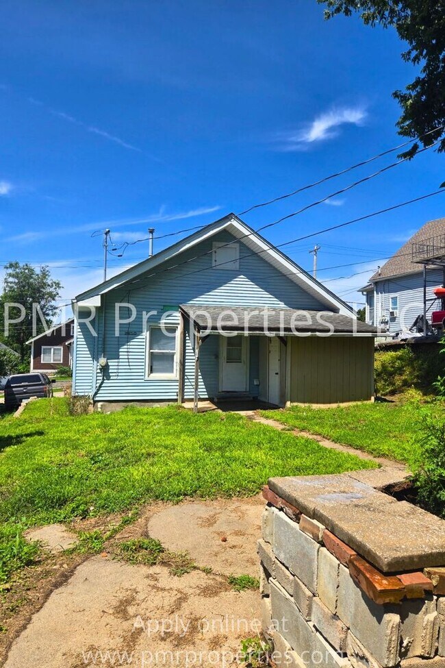 Building Photo - 321 Voorhis St