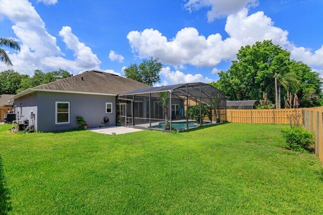 Building Photo - Beautifully Updated 4-Bedroom Pool Home in Winding Hollow