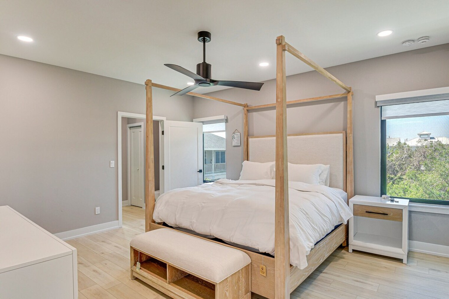 Building Photo - 118 Via Madrid Dr