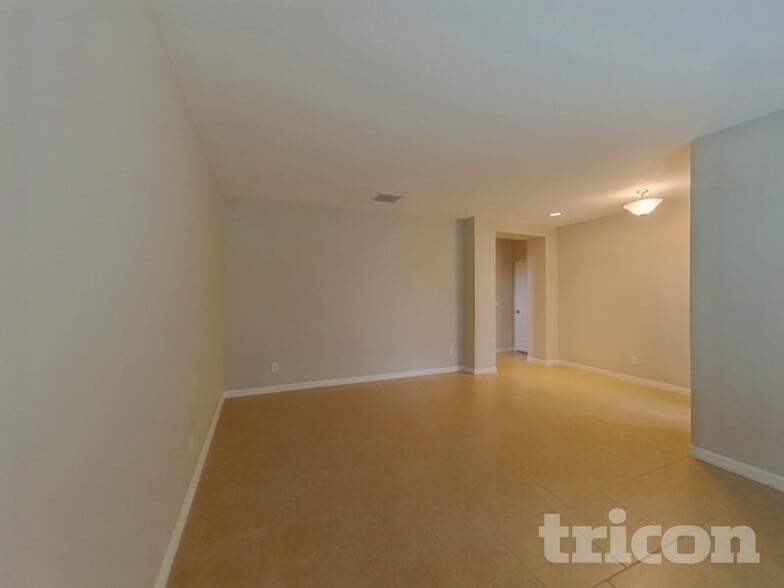 Building Photo - 9716 Kinmore Dr