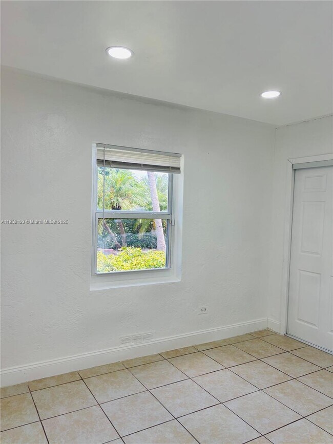 Building Photo - 15445 Hayes Ln