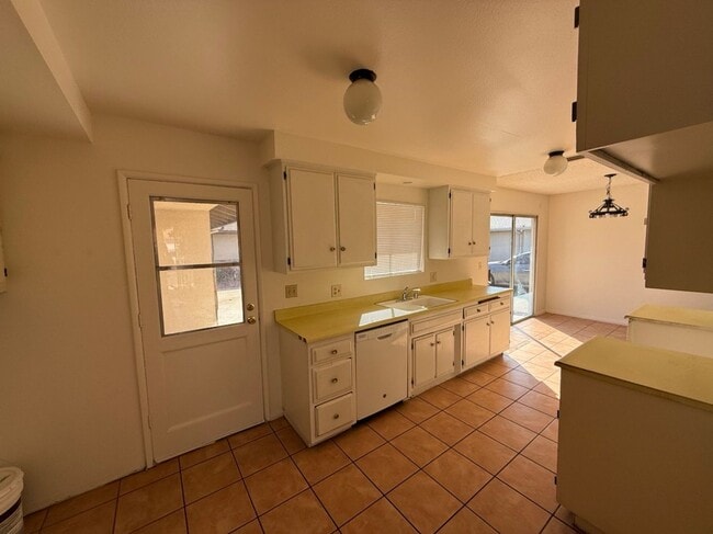 Building Photo - 41055-41057 Alder Ave.