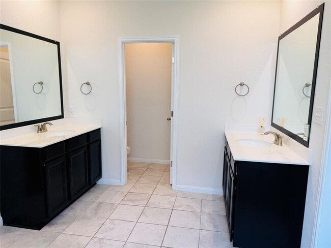 Building Photo - 2013 Hat Bender Lp