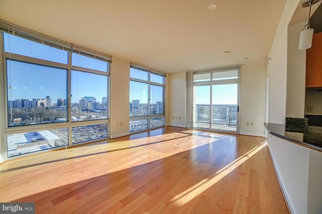 Building Photo - 5750 Bou Ave