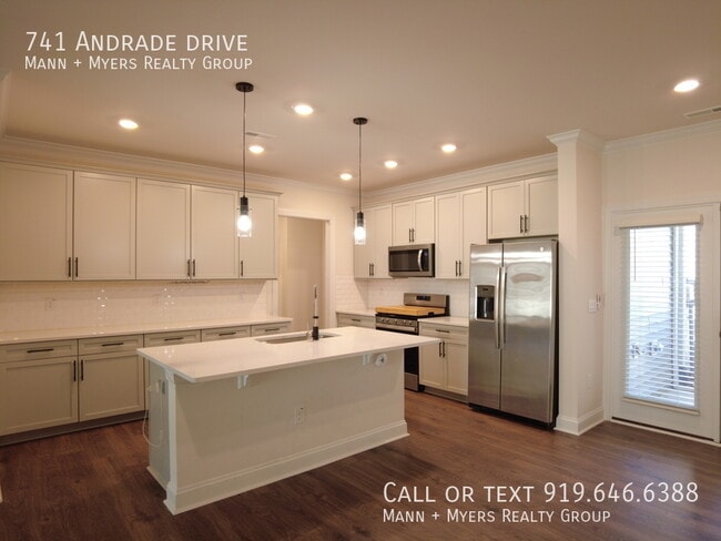 Building Photo - 741 Andrade Dr