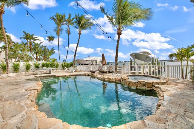 Building Photo - 644 Boca Ciega Isle Dr