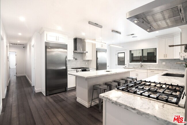 Building Photo - 616 N Formosa Ave