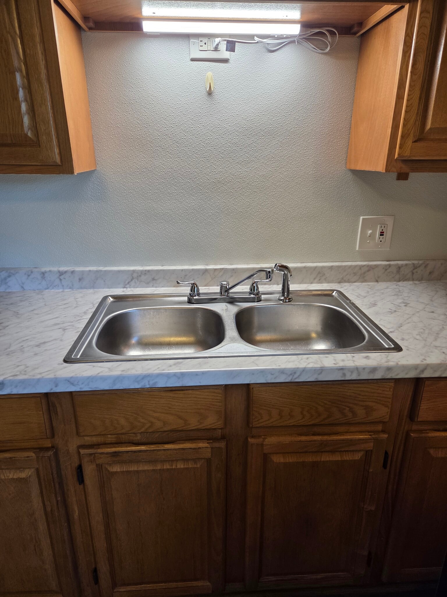A new double bowl kitchen sink. - 102 Stonecrest