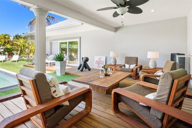 Building Photo - 424 Alamanda Dr