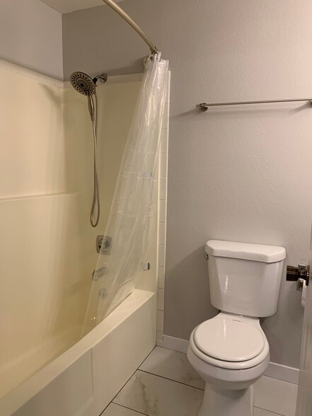Full baths upstairs - 901 Florida Rd