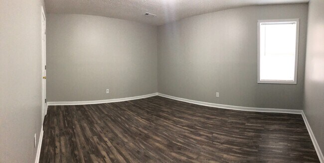 Building Photo - 505 N Bradford Ave