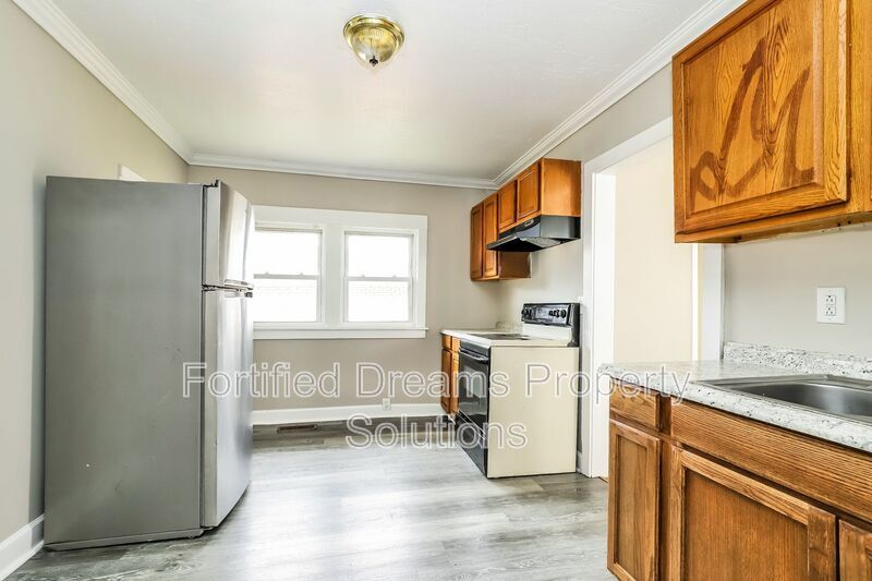 Building Photo - 3813 Southdale Ave