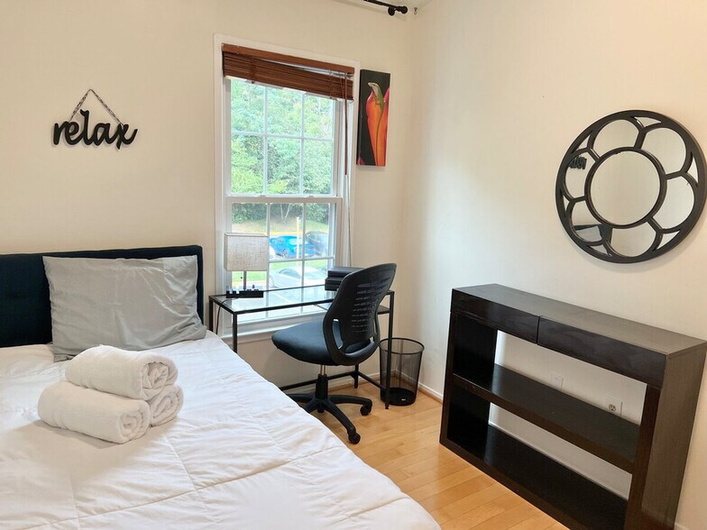 Building Photo - 2304 Hunters Woods Plaza