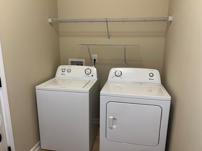 Building Photo - 172 Kline St NW