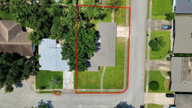 Building Photo - 8102 Bob White Dr