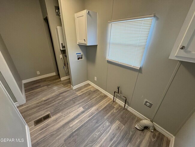 Building Photo - 241 Passmore Rd