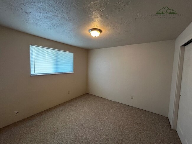 Building Photo - 953-955 N Cloverleaf Lp.