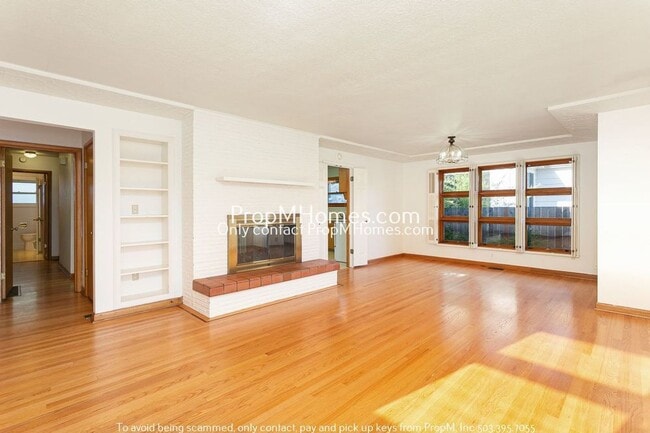 Building Photo - Spacious Mid-Century Three Bedroom Home In Woodstock!