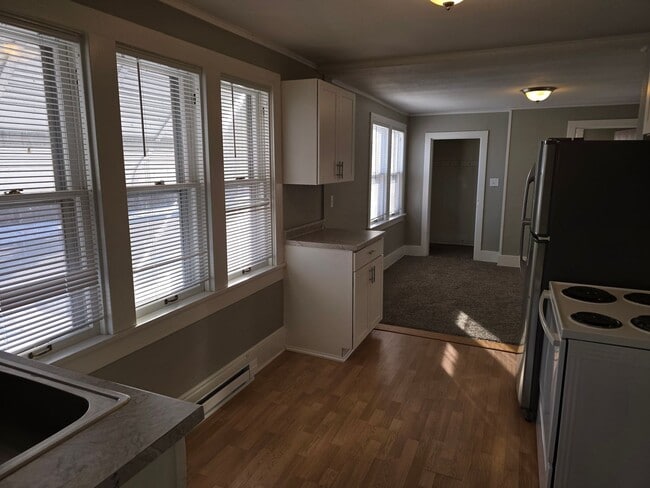 Building Photo - 503 W 5th Ave