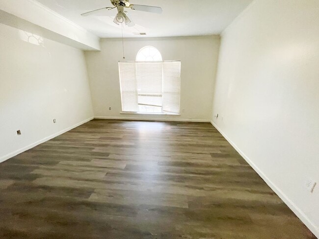 Building Photo - 4 Bedroom 2 Bath Townhouse in Pelham