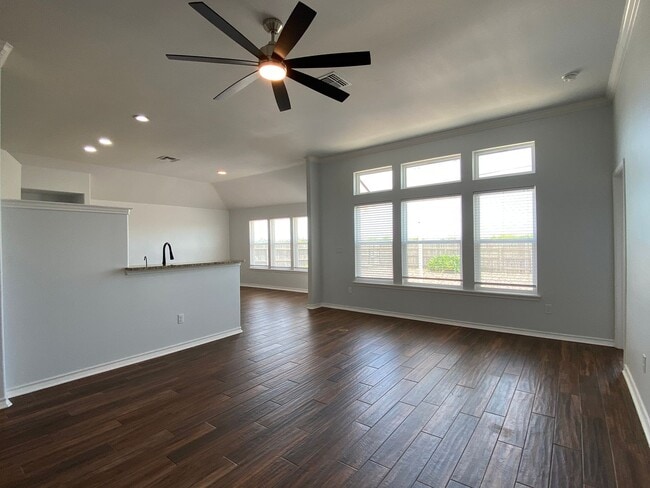 Building Photo - UPDATED 4 BEDROOM IN COQUINA BAY!