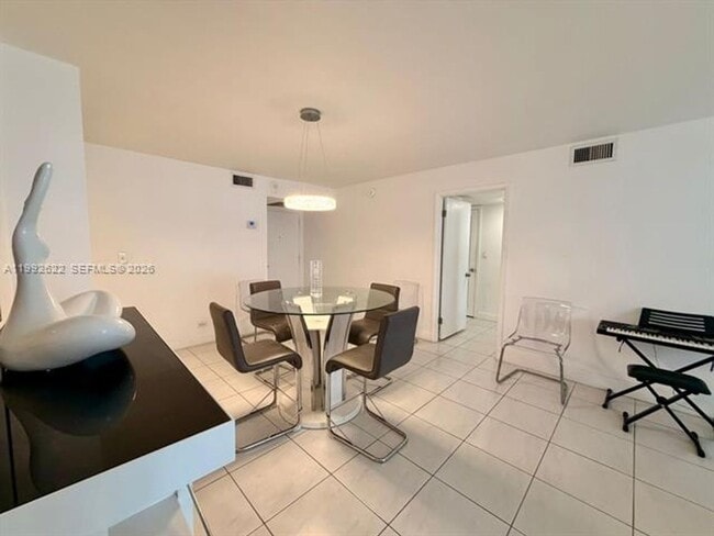 Building Photo - 6039 Collins Ave