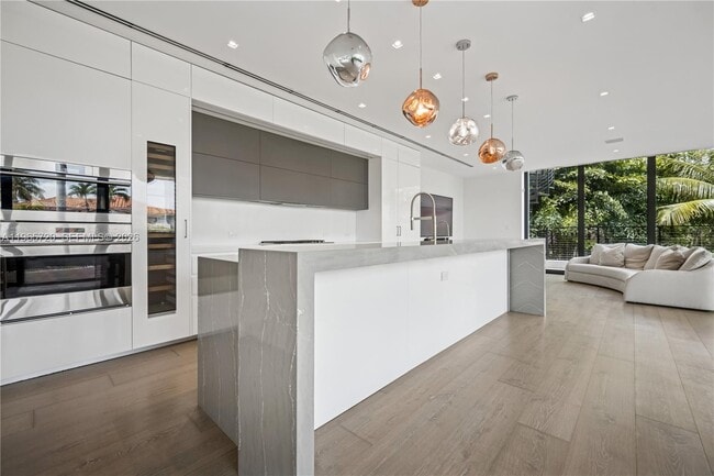 Building Photo - 420 N Hibiscus Dr