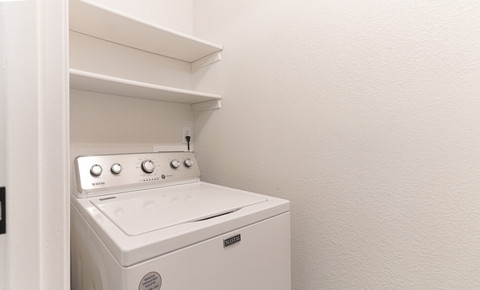 Building Photo - 8202 Mentra St