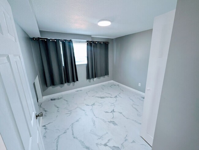 Building Photo - GORGEOUS Home!!!