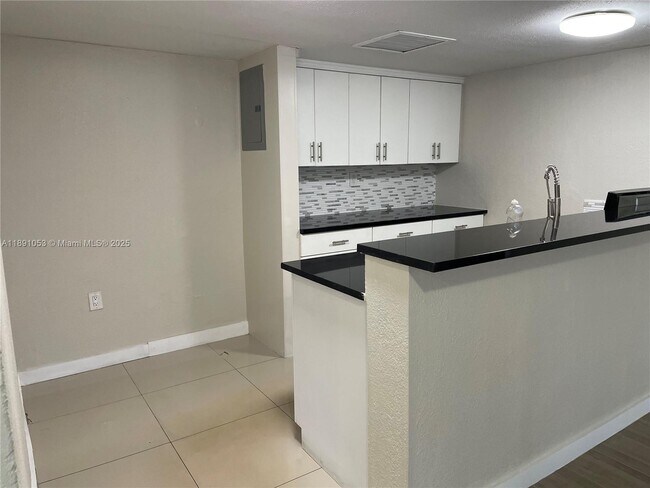 Primary Photo - 6620 Miami Lakes Dr