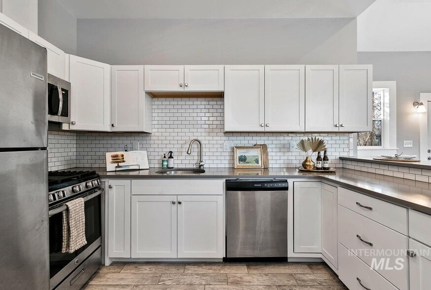 Building Photo - 2216 S Longmont Ave