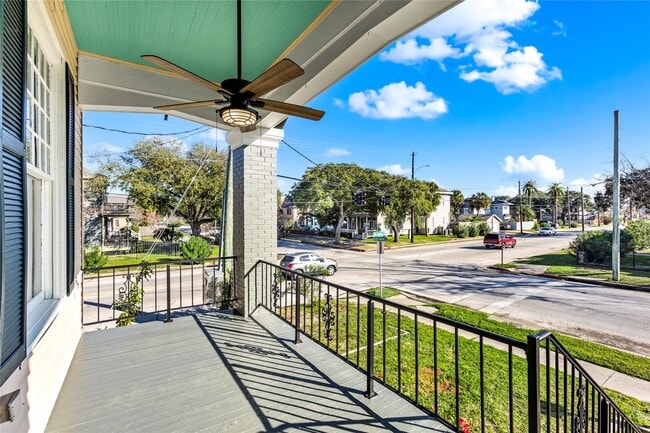 Building Photo - 3902 Bernardo De Galvez Ave