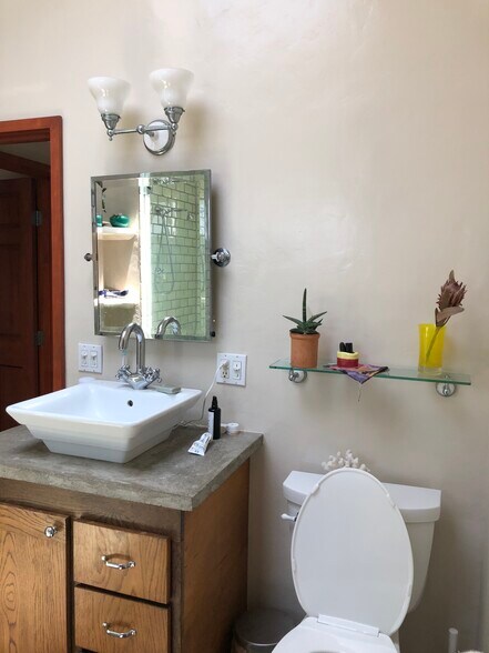 Building Photo - 643 Santa Clara Ave