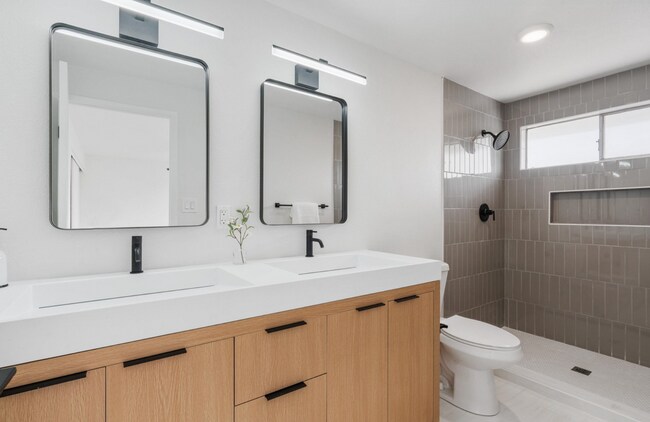 Master bathroom - 1270 Kirston St